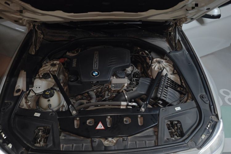 Used BMW 5 Series 2014 525Li Leading Model Engine Bay