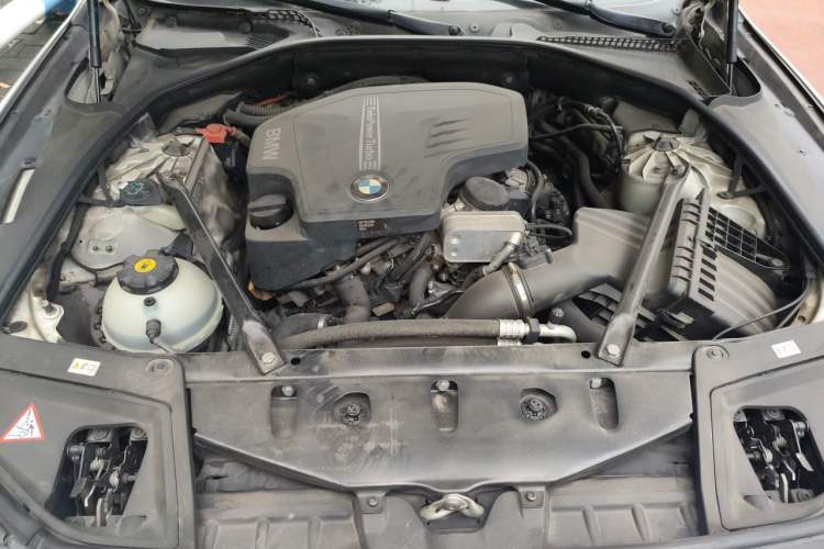 Used BMW 5 Series 2014 520Li Elegant Model Engine Bay