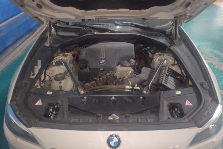 Used BMW 5 Series 2014 520Li Elegant Model Engine Bay
