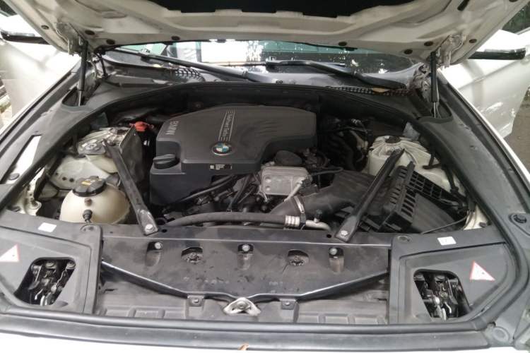 Used BMW 5 Series 2014 525Li Luxury Design Package Engine Bay