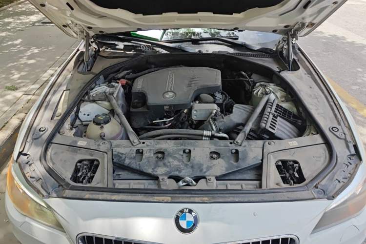 Used BMW 5 Series 2014 520Li Elegant Model Engine Bay