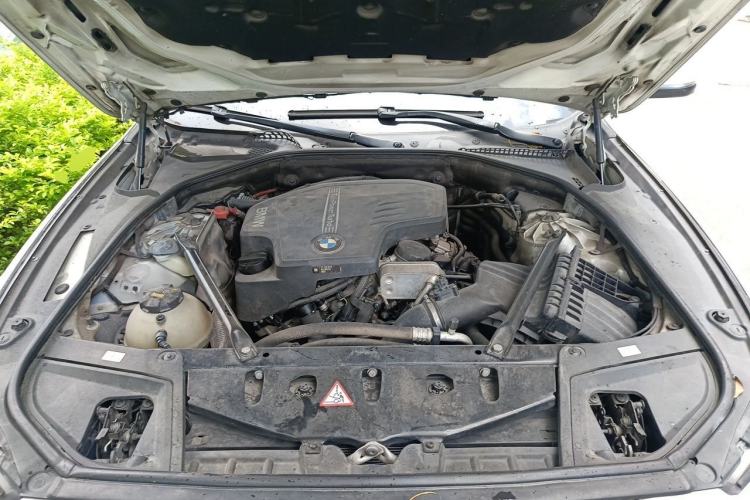 Used BMW 5 Series 2014 525Li Leading Model Engine Bay