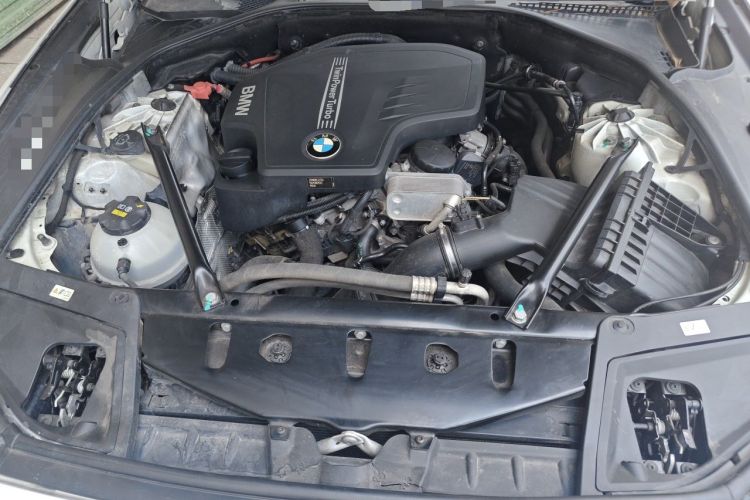 Used BMW 5 Series 2014 525Li Leading Model Engine Bay