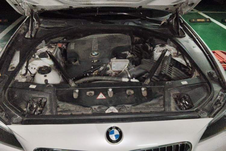 Used BMW 5 Series 2014 525Li Leading Model Engine Bay