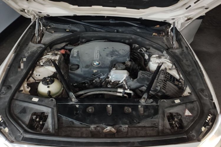 Used BMW 5 Series 2014 525Li Leading Model Engine Bay