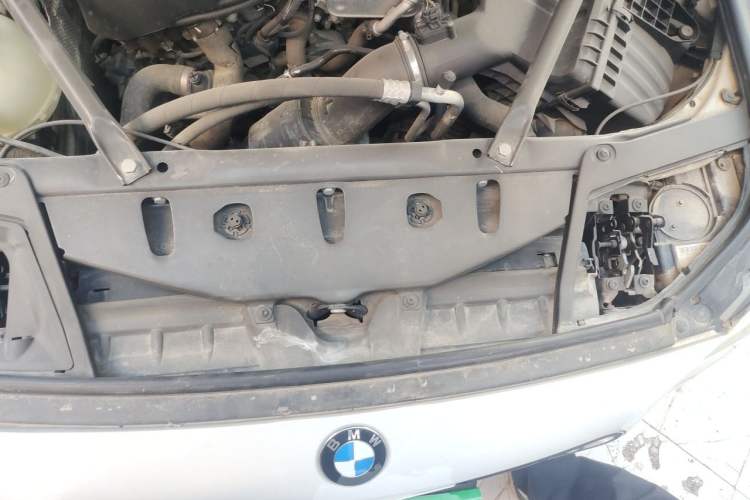 Used BMW 5 Series 2014 528Li Leading Model Engine Bay