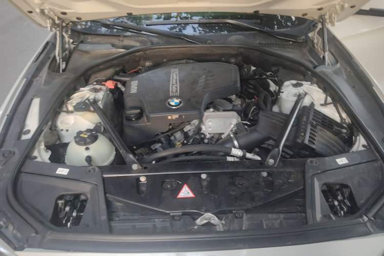 Used BMW 5 Series 2014 520Li Elegant Model Engine Bay