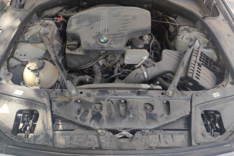 Used BMW 5 Series 2014 525Li Leading Model Engine Bay