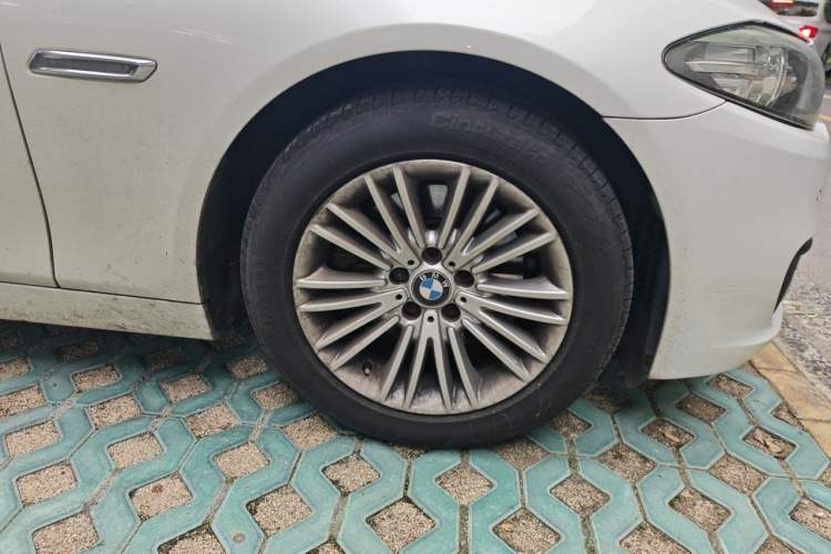 Used BMW 5 Series 2014 525Li Leading Model Exterior 1