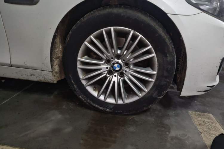 Used BMW 5 Series 2014 525Li Leading Model Exterior 1