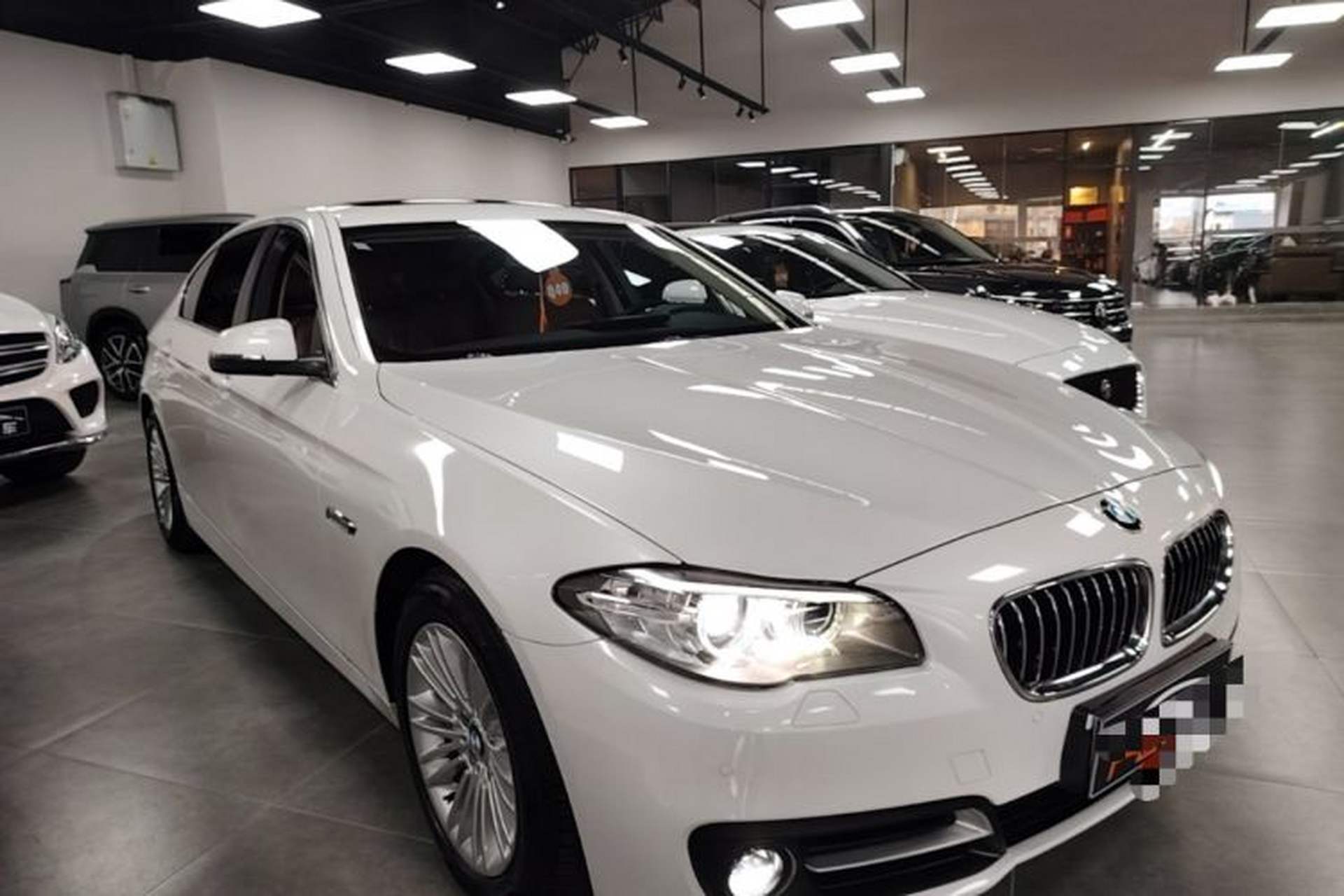 Used BMW 5 Series 2014 525Li Leading Model Exterior 1