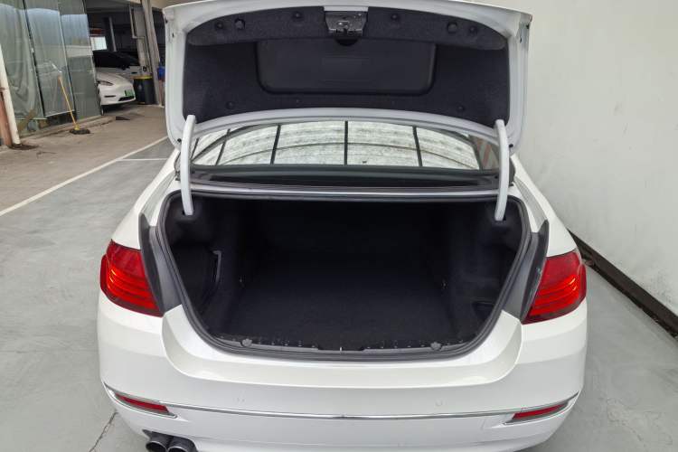 Used BMW 5 Series 2014 525Li Luxury Design Package Exterior 11