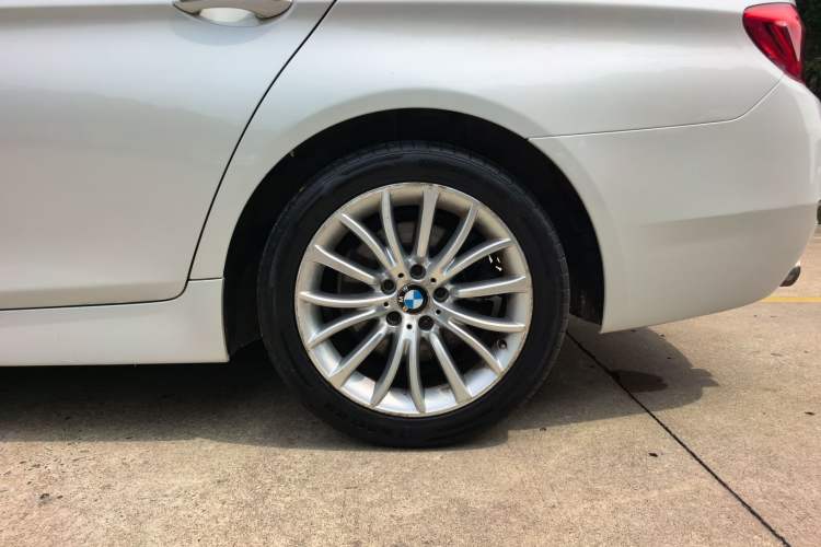 Used BMW 5 Series 2014 525Li Luxury Design Package Exterior 2