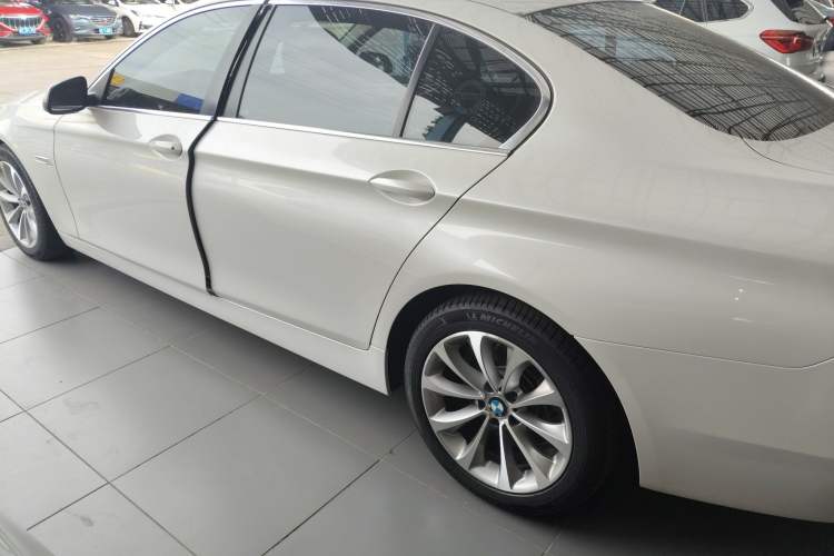 Used BMW 5 Series 2014 528Li Leading Model Exterior 3