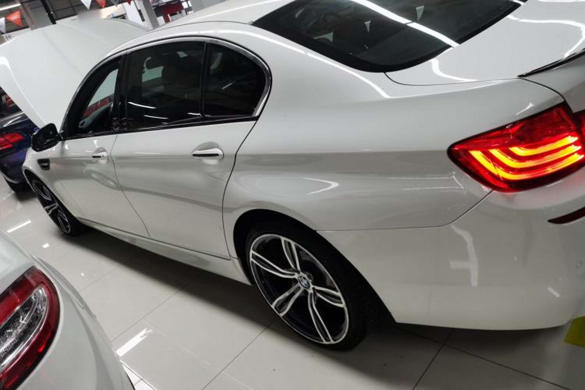 Used BMW 5 Series 2014 525Li Luxury Design Package Exterior 3