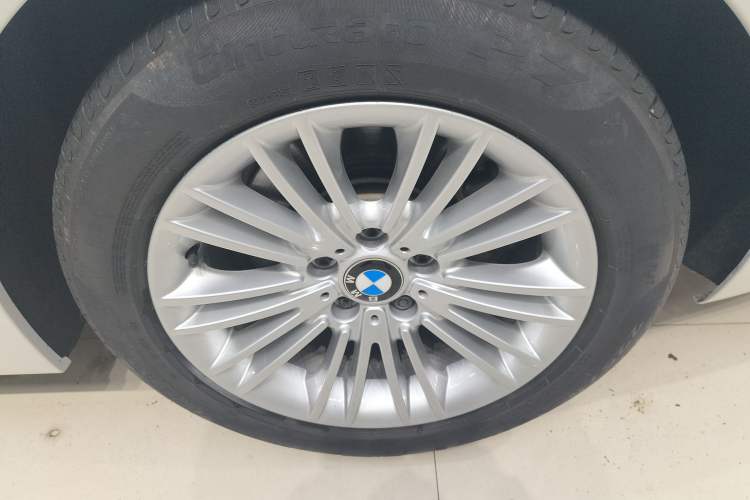 Used BMW 5 Series 2014 525Li Leading Model Exterior 4