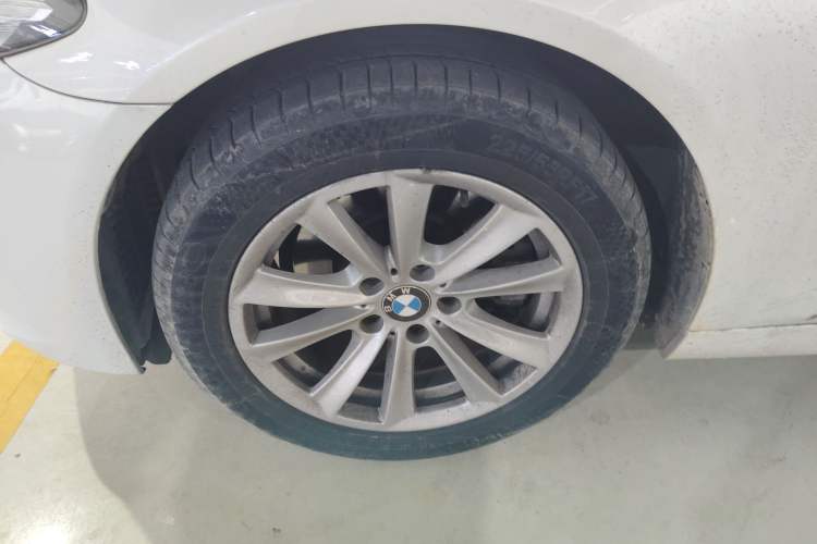 Used BMW 5 Series 2014 520i Elegant Edition Exterior 4