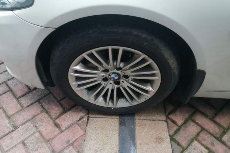 Used BMW 5 Series 2014 525Li Leading Model Exterior 4