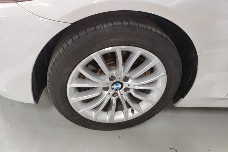 Used BMW 5 Series 2014 525Li Luxury Design Package Exterior 4