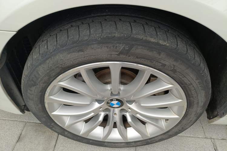 Used BMW 5 Series 2014 525Li Luxury Design Package Exterior 4