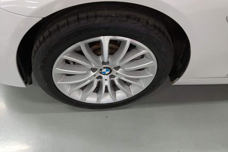 Used BMW 5 Series 2014 525Li Luxury Design Package Exterior 4