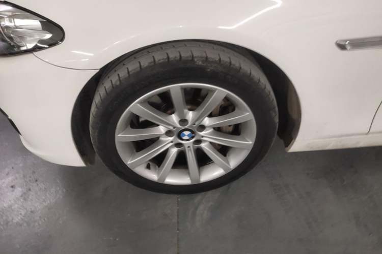 Used BMW 5 Series 2014 535Li Leading Model Exterior 4