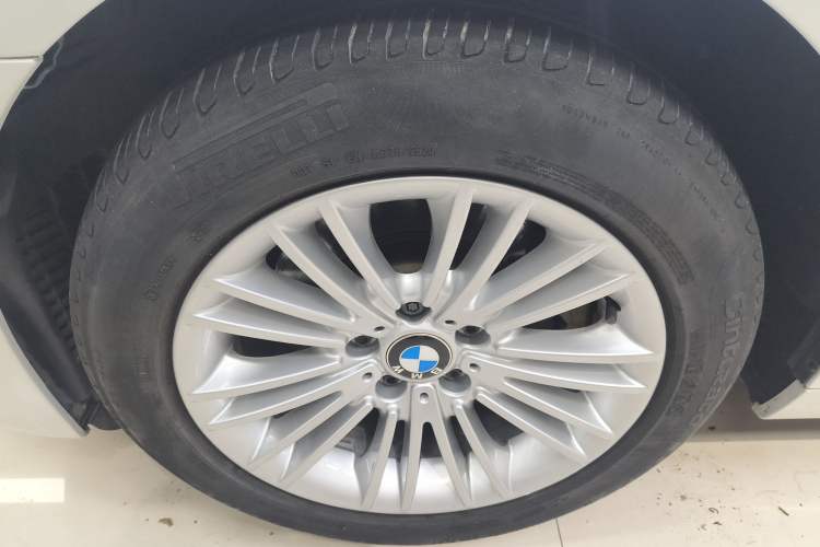 Used BMW 5 Series 2014 525Li Leading Model Exterior 5