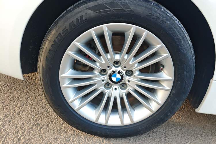 Used BMW 5 Series 2014 525Li Leading Model Exterior 5