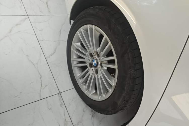 Used BMW 5 Series 2014 525Li Leading Model Exterior 5