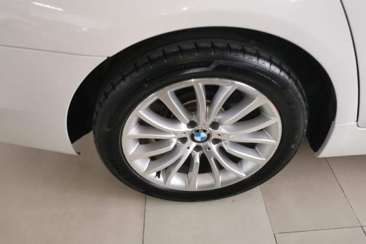 Used BMW 5 Series 2014 525Li Luxury Design Package Exterior 5