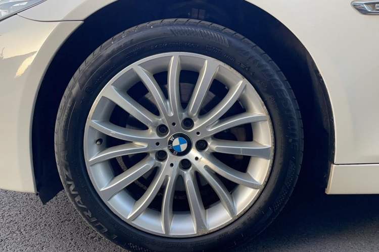 Used BMW 5 Series 2014 525Li Luxury Design Package Exterior 6