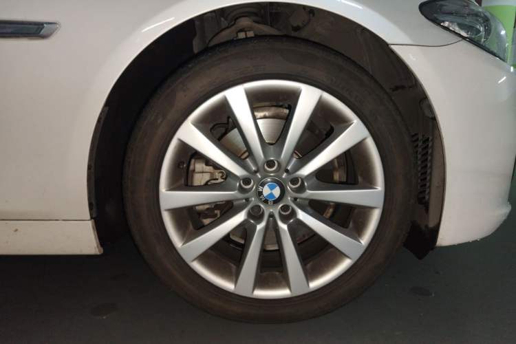 Used BMW 5 Series 2014 528Li Leading Model Exterior 7