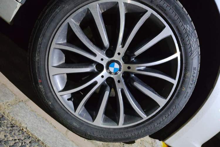 Used BMW 5 Series 2014 525Li Luxury Design Package Exterior 7