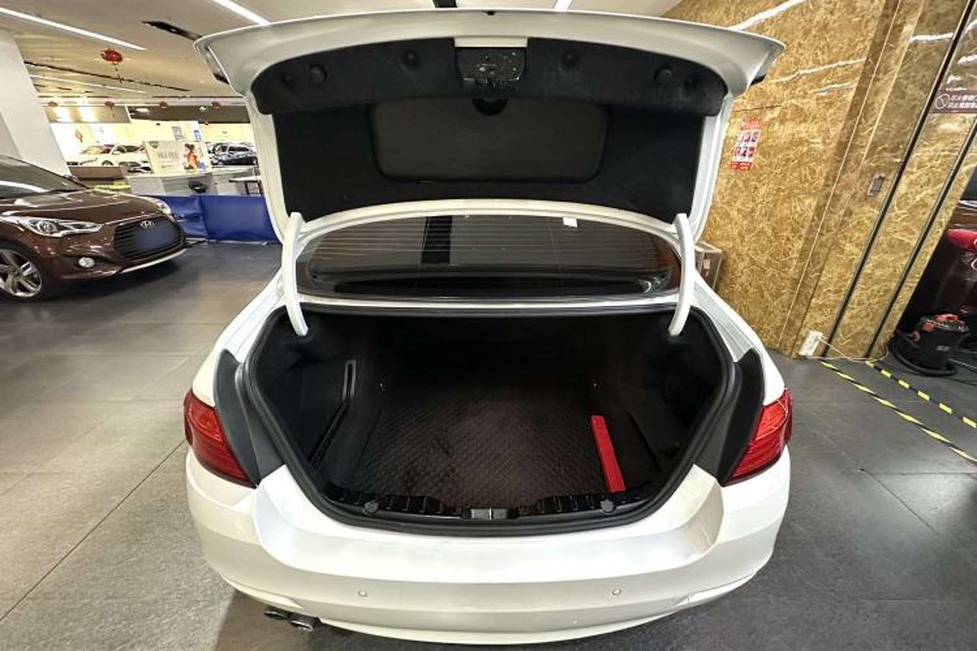 Used BMW 5 Series 2014 525Li Leading Model Exterior 7