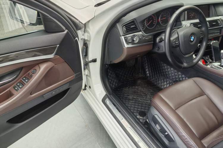 Used BMW 5 Series 2014 525Li Luxury Design Package Exterior 8