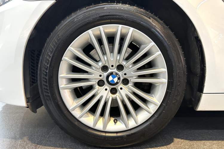 Used BMW 5 Series 2014 525Li Leading Model Exterior 9