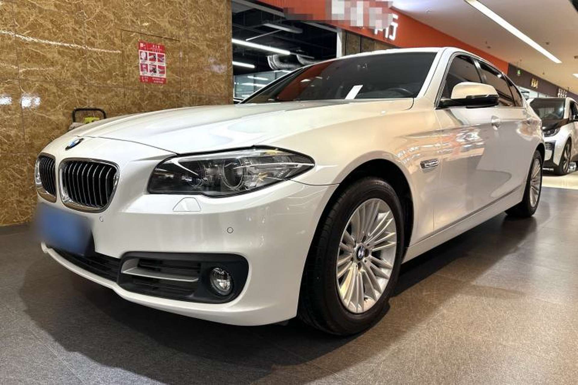 Used BMW 5 Series 2014 525Li Leading Model Front Left 45 Deg