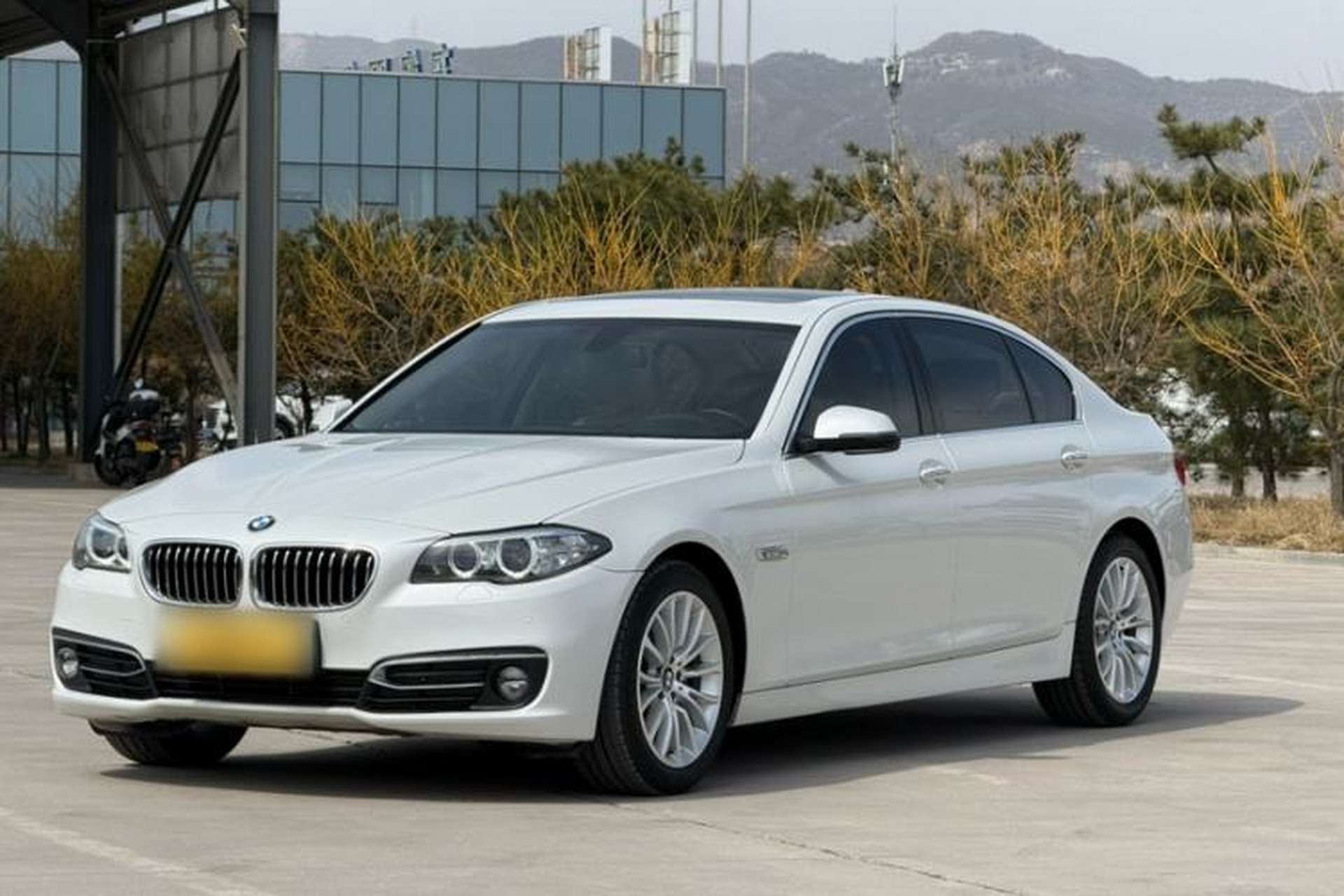 Used BMW 5 Series 2014 525Li Luxury Design Package Front Left 45 Deg
