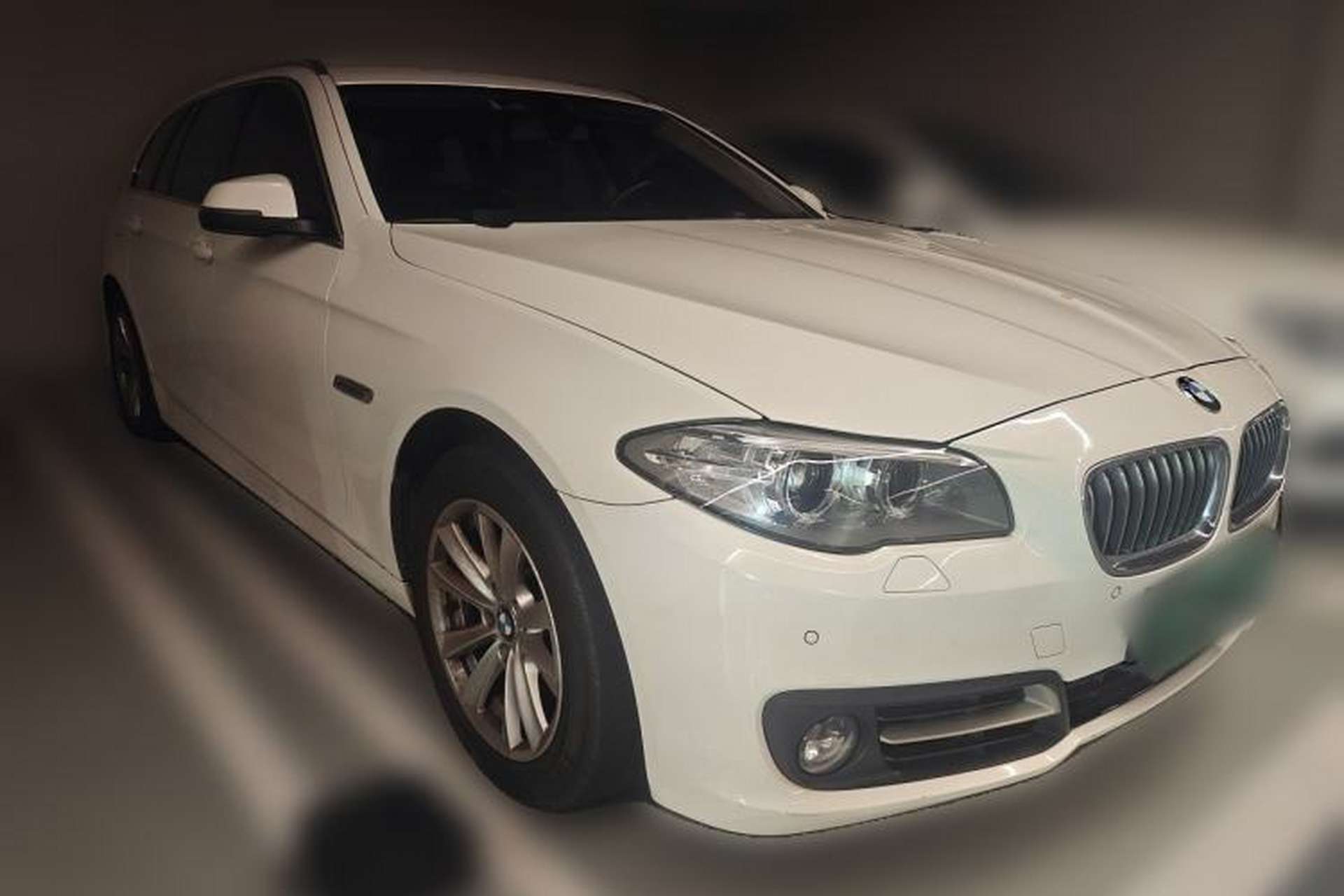 Used BMW 5 Series 2014 520i Touring Edition Front Right 45 Deg