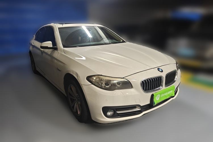 Used BMW 5 Series 2014 520Li Elegant Model Front Right 45 Deg