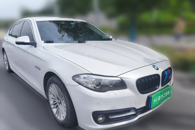 Used BMW 5 Series 2014 525Li Leading Model Front Right 45 Deg