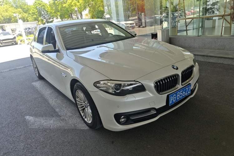 Used BMW 5 Series 2014 525Li Leading Model Front Right 45 Deg