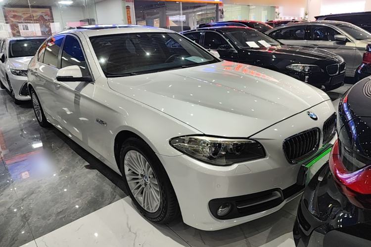 Used BMW 5 Series 2014 525Li Leading Model Front Right 45 Deg
