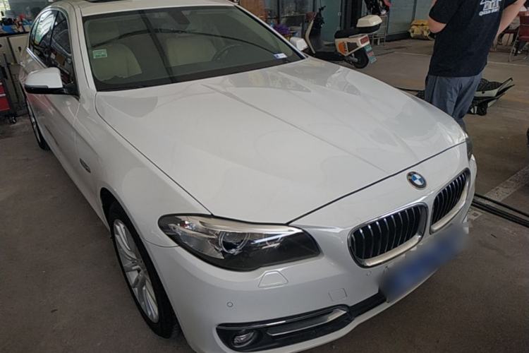 Used BMW 5 Series 2014 525Li Luxury Design Package Front Right 45 Deg