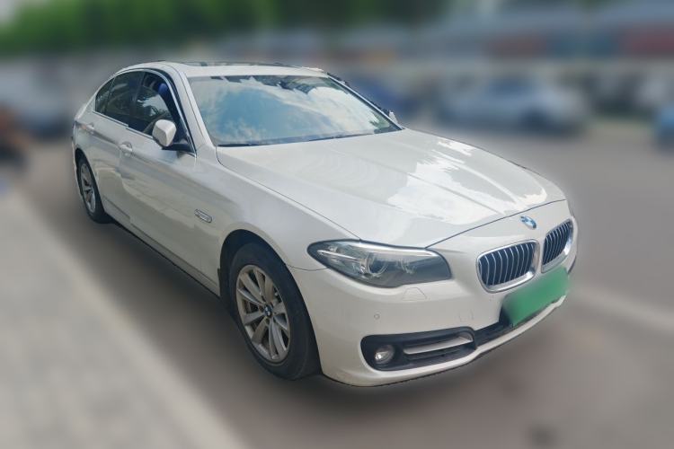 Used BMW 5 Series 2014 520Li Elegant Model Front Right 45 Deg