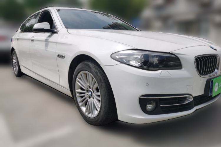 Used BMW 5 Series 2014 525Li Leading Model Front Right 45 Deg