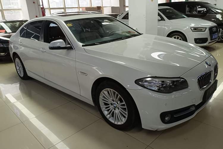 Used BMW 5 Series 2014 525Li Leading Model Front Right 45 Deg