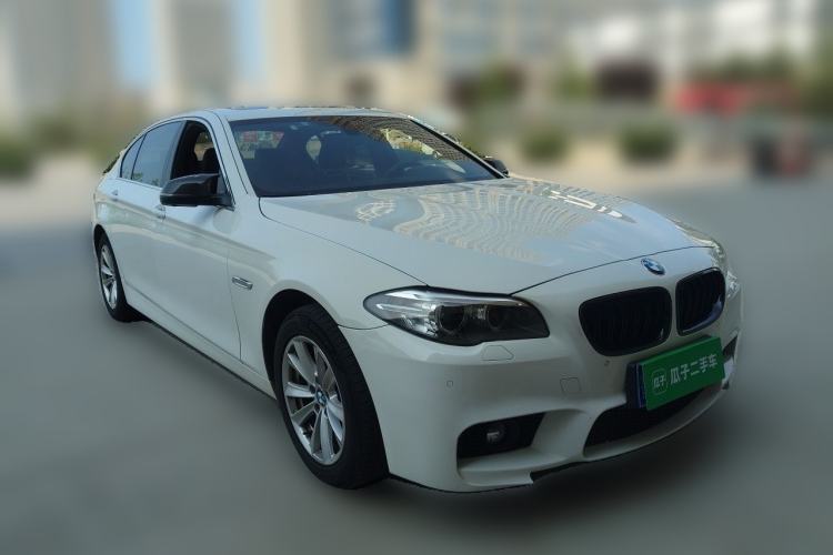 Used BMW 5 Series 2014 520Li Elegant Model Front Right 45 Deg
