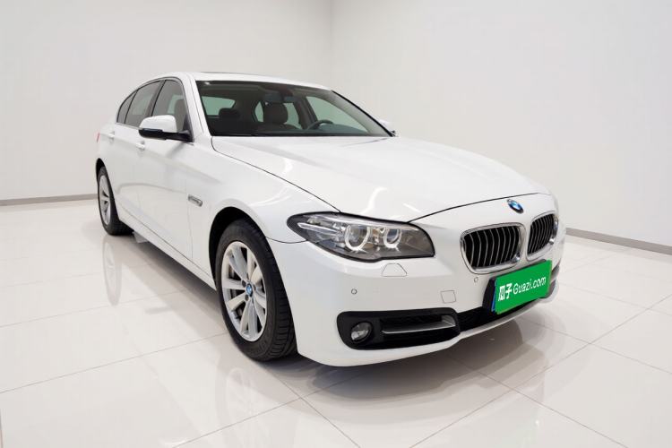 Used BMW 5 Series 2014 520Li Elegant Model Front Right 45 Deg