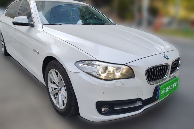 Used BMW 5 Series 2014 520Li Elegant Model Front Right 45 Deg